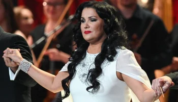 Оперная певица Нетребко ликвидирует бизнес в России