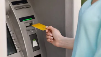 ЦБ РФ назвал мифом запрет на снятие больше 50 тыс руб в сутки в банкоматах с 1 сентября