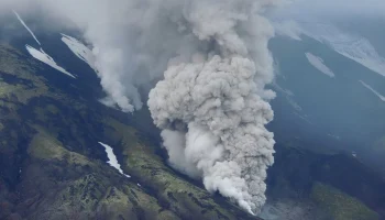 Пеплопад от вулкана Ключевская Сопка зафиксирован в поселке на Камчатке