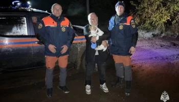 В горах Крыма спасли туриста с собакой