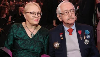 Супруга Василия Ливанова опровергла информацию об операции артиста