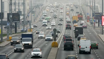 Московских водителей предупредили о сильном ветре