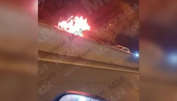 Грузовик загорелся на 48-м км МКАД, движение затруднено