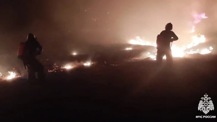 Площадь пожара в Крыму увеличилась до 45 гектаров Площадь пожара в Крыму увеличилась до 45 гектаров