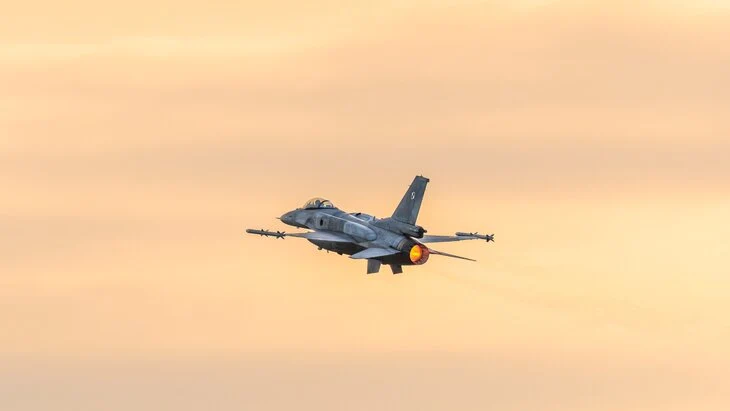 Военный самолет потерпел крушение в Судане Военный самолет потерпел крушение в Судане