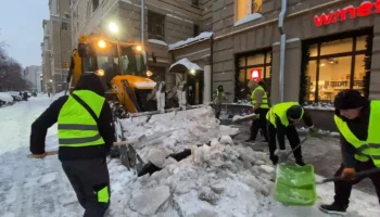 Около 145 тысяч человек ликвидируют последствия снегопада в Москве