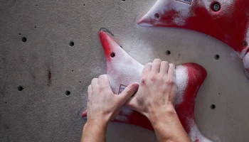 Скалолазов из России допустили к международным соревнованиям в нейтральном статусе