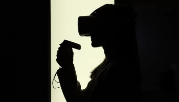 Стали известны цены Apple Vision Pro в России