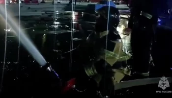 Строящийся ангар загорелся в морпорту Петропавловска-Камчатского