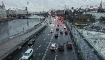 Москвичам посоветовали пересесть на общественный транспорт из-за непогоды