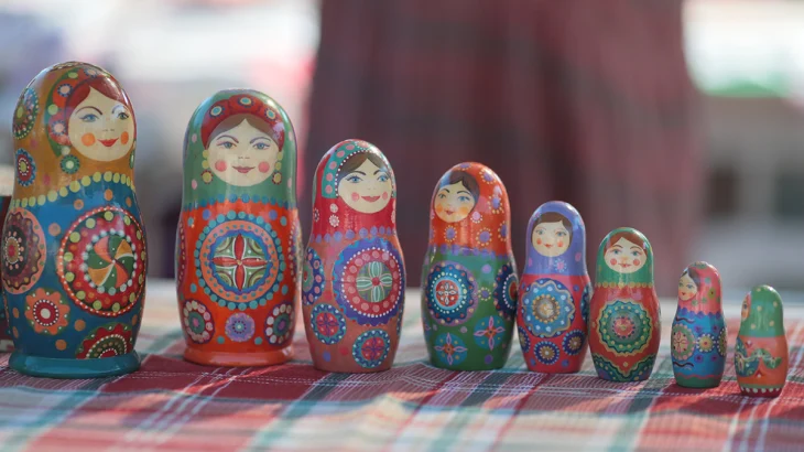 Выставка о русских игрушках и кабинет Высоцкого: куда сходить в Москве на выходных