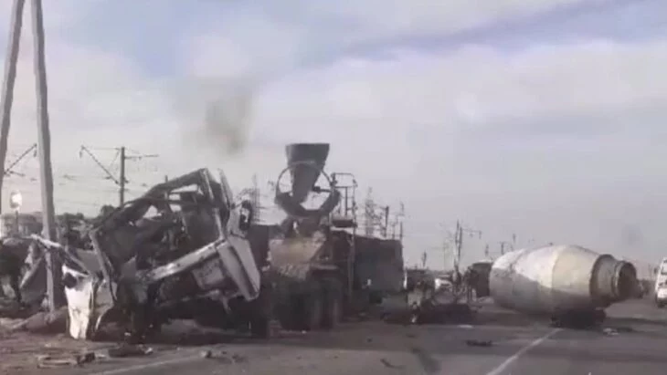 Автобус столкнулся с бетономешалкой на трассе в Астраханской области Автобус столкнулся с бетономешалкой на трассе в Астраханской области