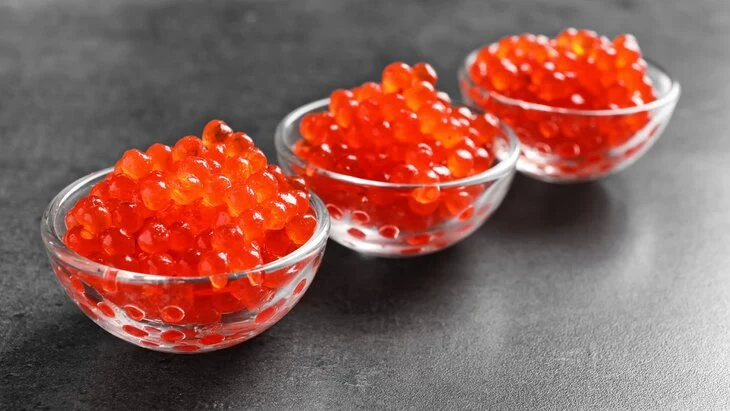 "Известия": красная икра в России подорожала на 33% за год