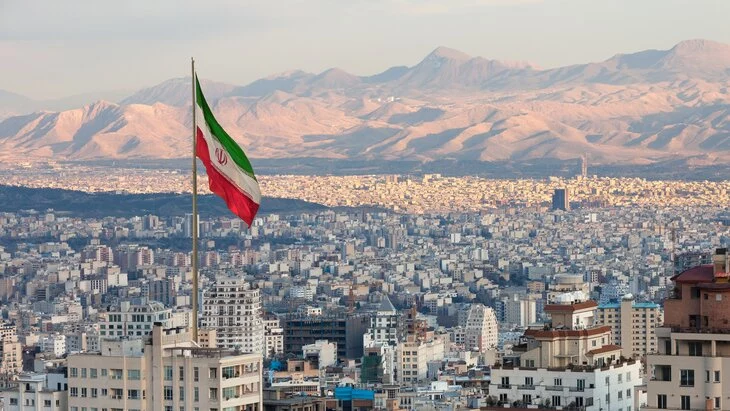 Один человек погиб и 10 пострадали из-за утечки газа на заводе в Иране