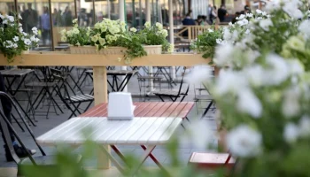 Рестораторы поддержали новый порядок установки летних веранд в Москве