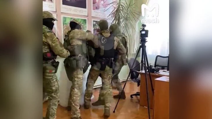 Жителя Благовещенска скрутили в ЗАГСе из-за нападения на мужчину Жителя Благовещенска скрутили в ЗАГСе из-за нападения на мужчину