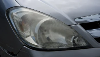 СМИ: Праворульные и гибридные автомобили запретили ввозить в РФ