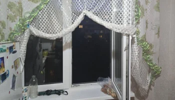 Ребенок погиб после падения из окна квартиры в Красноярске