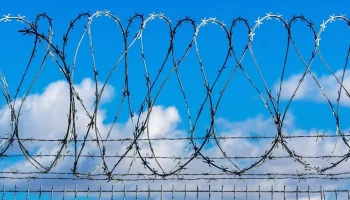 Суд дал 4,5 года колонии мужчине за стрельбу из пневматического оружия в женщин в Москве