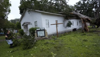 По меньшей мере четыре человека погибли из-за урагана "Берил" в Техасе