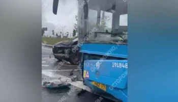 Водитель автобуса пострадал в ДТП на северо-западе Москвы