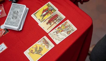 Россиян призвали избегать эзотериков и наставников &laquo;по заземлению&raquo;