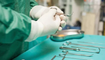 Ребенок перенес операцию после нападения собак в Сочи