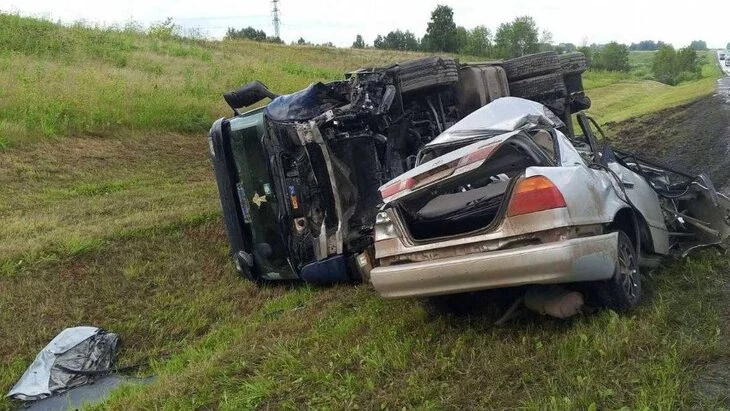 Пятеро погибших в ДТП под Красноярском ехали с похорон друга Пятеро погибших в ДТП под Красноярском ехали с похорон друга
