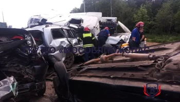 В Подмосковье столкнулись 13 автомобилей