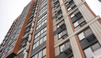 Жители дома на улице Литвина-Седого готовы к переезду по программе реновации