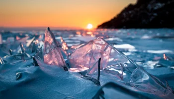 Фигурист Галлямов сломал ногу, попав в трещину на льду