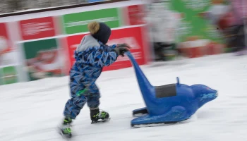 Зимой в &laquo;Москве-Сити&raquo; открыты каток и площадка для керлинга для активного отдыха