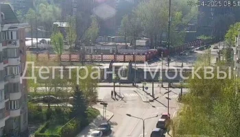 Автомобиль съехал в Яузу на Рубцовской набережной Москвы