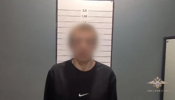 Полиция задержала мужчину за прыжок с Крымского моста на теплоход в Москве