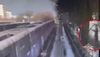 В Москве школьник обстрелял из пневматического пистолета поезд метро