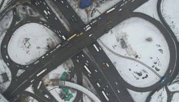 Несколько автомобилей столкнулись на внешней стороне 22-го километра МКАД