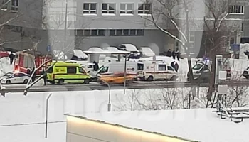 Пять человек пострадали после наезда авто на остановку с людьми в Марьине