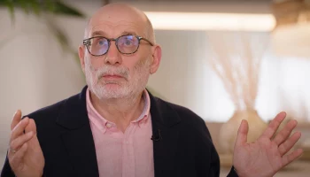 Писателя Бориса Акунина* объявили в розыск