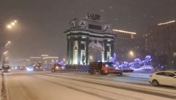 Городские службы начали очищать дороги в ожидании усиления снегопада