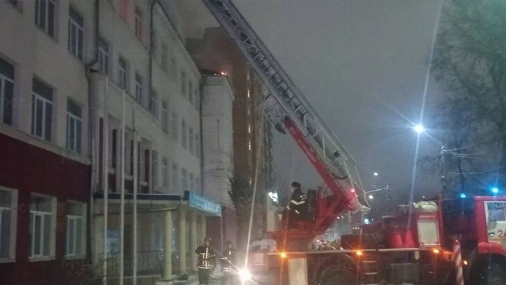 Пожар в здании школы в Подольске ликвидирован Пожар в здании школы в Подольске ликвидирован