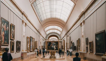 Одного из подозреваемых в ограблении Лувра задержали в аэропорту Парижа