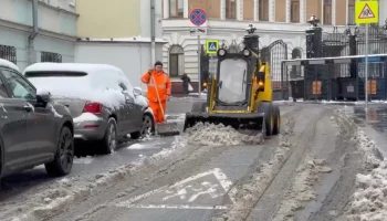 Городские службы ликвидируют последствия снегопада