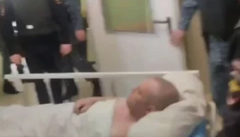 Арестованный за нападение на Чибиса пока останется в больнице под охраной