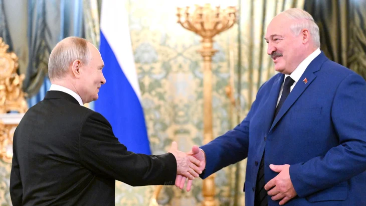 Путин и Лукашенко обсудили двустороннее сотрудничество РФ и Белоруссии Путин и Лукашенко обсудили двустороннее сотрудничество РФ и Белоруссии