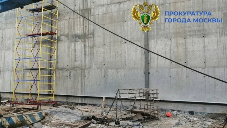 Двое рабочих госпитализированы после падения с высоты на стройплощадке в Зеленограде Двое рабочих госпитализированы после падения с высоты на стройплощадке в Зеленограде