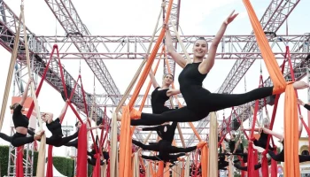 Мировой рекорд на самый массовый номер воздушных гимнастов установлен на ВДНХ