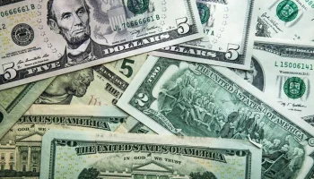 Мошенники обменяли москвичу 330 тыс долларов на 30 млн рублей банка приколов