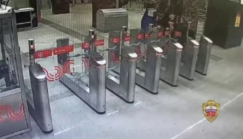 Москвич ударил пассажира метро, запретившего пройти без билета