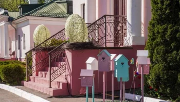 Более 700 праздничных конструкций украсили Москву в честь Пасхи