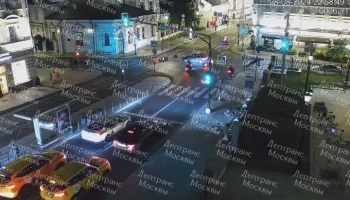 ДТП с мотоциклом и автомобилем произошло на Сретенском бульваре в Москве